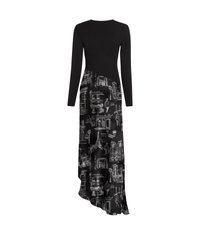 Rochie neagră cu mâneci lungi, cu un corset ajustat și un tiv asimetric. Fusta are desene albe ale unor obiective turistice pe un fundal negru.