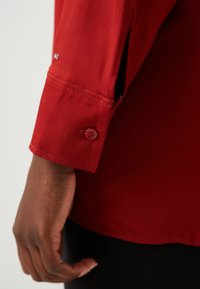 Tommy Hilfiger Curve V NECK - Túnica - dark magma
