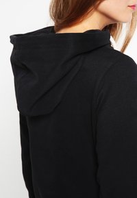 Urban Classics Pulover s kapuco - black