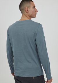 Blend BHGEORG - Pikkade varrukatega topp - bluestone