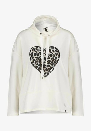 Sudadera blanca de gran tamaño con un diseño de corazón de leopardo. Presenta una capucha con cordón y el texto "WildHeart" debajo del corazón. Tejido de textura suave.