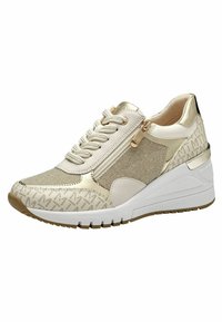 Sneaker beige con tomaia metallica testurizzata e dettagli dorati, caratterizzato da un design con lacci, zip laterale e una suola a zeppa bianca.