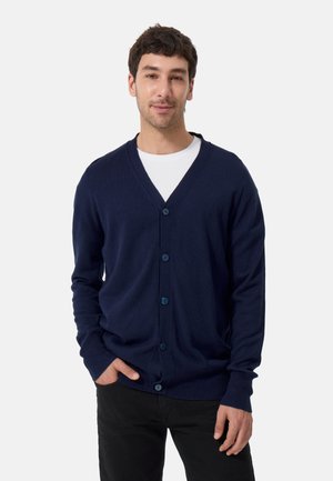 Cardigan azul marino hecho de una tela suave, con escote en V, seis botones en la parte delantera y puños y dobladillo acanalados.