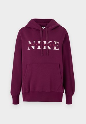 Ljubičasta Nike dukserica s prednjim džepom, kapuljačom na rastezanje i velikim bijelim natpisom "NIKE SPORTSKA ODJEA." Mekana tkanina i rebrasti manžeti.
