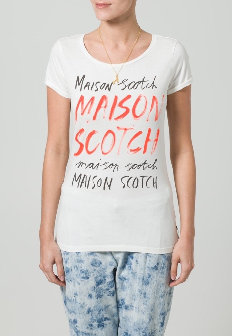 Hvid bomulds t-shirt med grafisk tryk med teksten "Maison Scotch" i forskellige farver. Korte ærmer med rund halsudskæring.