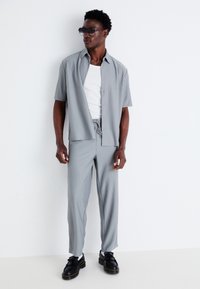 Only & Sons ONSBOYY PLISSEE LIFE RECY - Skjorta - limestone
