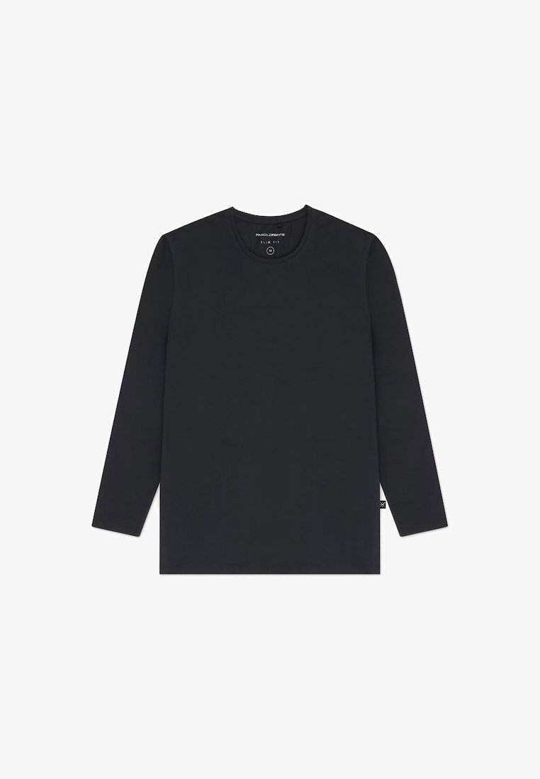 Czarna, długosleeve koszulka z miękkiego materiału, z okrągłym dekoltem i dopasowanym krojem. Metka na wewnętrznej stronie kołnierza i mała metka na dolnym brzegu.