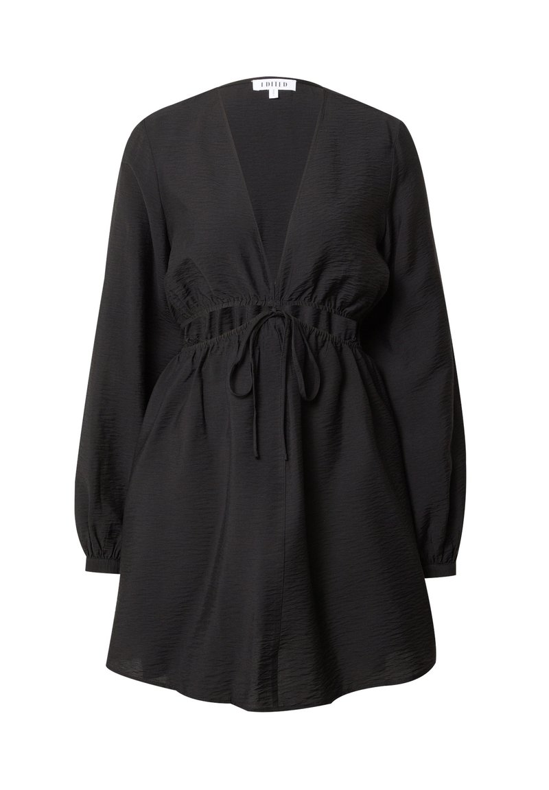 Robe noire à manches longues, décolleté en V profond, taille cintrée, fabriquée en tissu texturé. Présente un détail de nouage à la taille et une jupe évasée.