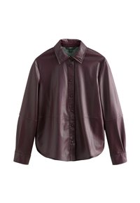 Camisa de piel sintética en color burdeos, con cierre de botones en la parte delantera, cuello clásico, mangas largas con puños, textura suave, dobladillo curvado y detalles de costura.