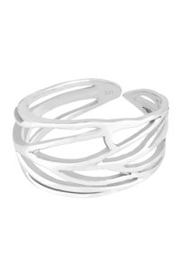Sterling sølv cuff armbånd med et åbent design, der har sammenflettede, bølgede bånd. Glat tekstur med en poleret finish. Mærket "925."