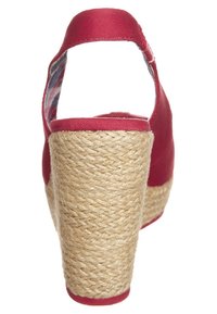 sandales compensees hilfiger