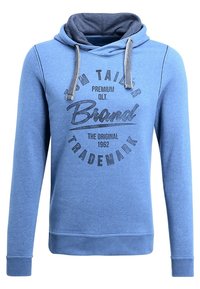 Blå hoodie av mjukt material med dragsko på huvan, som har ett tryckt logotypdesign i mörkgrått samt ribbade muddar och nederkant.