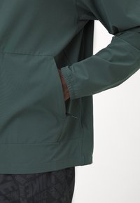 Nike Performance UNLIMITED - Tréning dzseki - vintage green/black