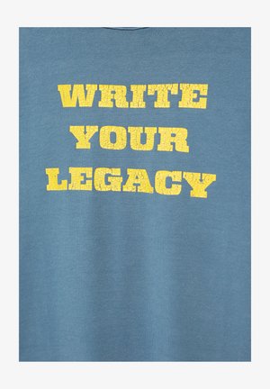 PULL&BEAR, REGULAR FIT WITH CRACKLED GRAPHIC - T-SHIRT - T-shirt print - blue
