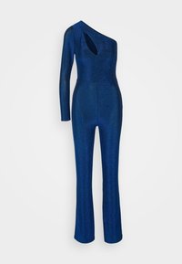 En axelbandslös, helång jumpsuit i metalliskt blått tyg. Har en utskärning och lång ärm, med en figurnära siluett.