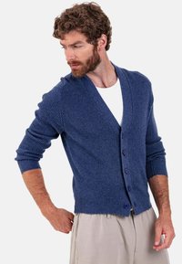 Marineblauer, gerippter Cardigan mit V-Ausschnitt, langen Ärmeln und sechs Knöpfen vorne. Hergestellt aus strukturiertem Strickmaterial, mit lockerem Schnitt.