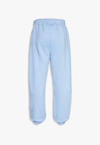 Unselected, baby blue