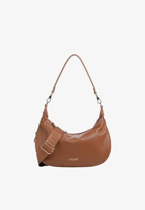 Bolso de hombro de cuero marrón con correa de tela ancha ajustable, diseño curvado y logo "LIU JO" grabado en dorado en la parte frontal.