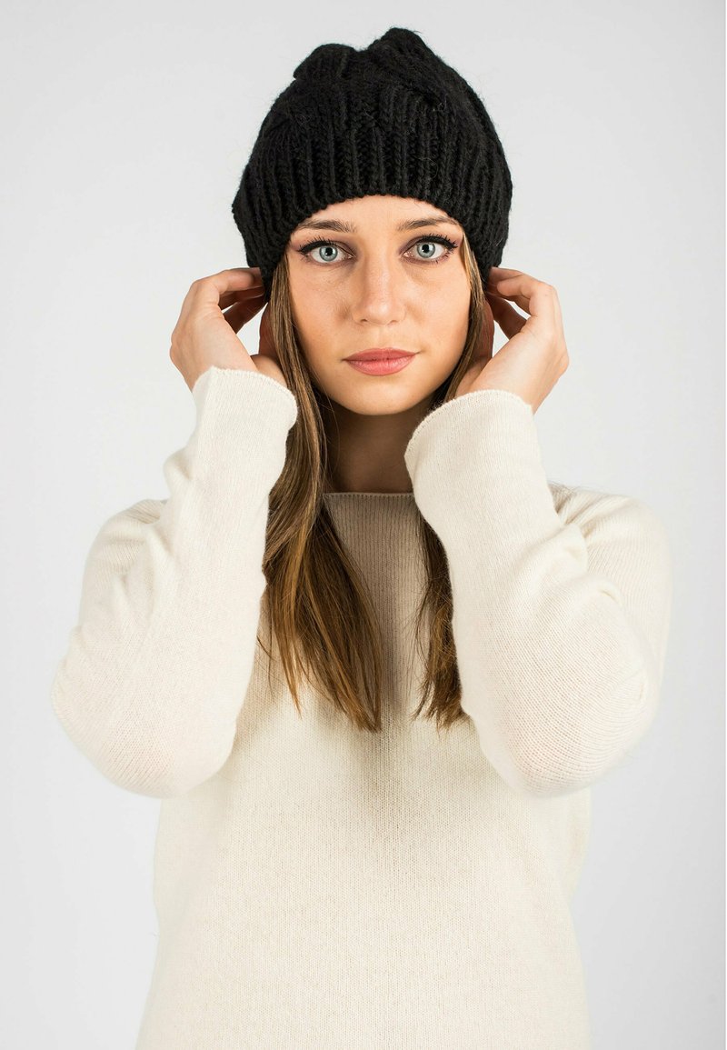 Dalle Piane Cashmere BRAIDED - Čepice - black