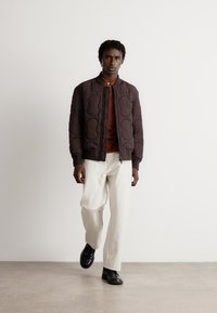 BOSS OVALLEY - Bomber stiliaus striukė - dark brown