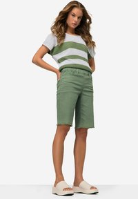 LAURASØN BERMUDA FRANSENSAUM ELASTIKBUND - Shorts vaqueros - khaki