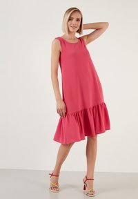 LELA REGULAR FIT  - Vardagsklänning - fuchsia