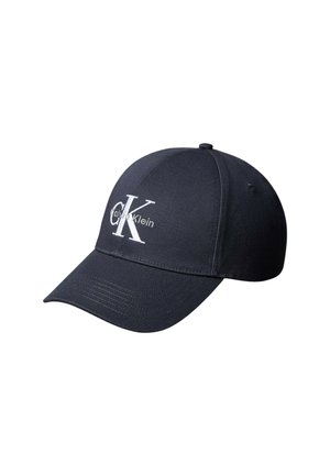 Czarna czapka baseballowa z zakrzywionym daszkiem, z białym haftowanym logo "cK" i "Calvin Klein" na przednim panelu.