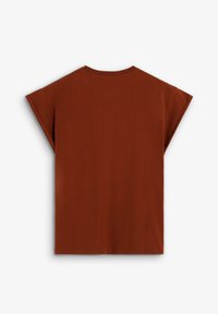 Camiseta marrón de manga corta con un corte relajado, hecha de una tela suave, con escote redondo y costuras sutiles a lo largo del dobladillo.