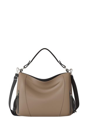 Hobo-Bag aus weichem taupefarbenem Leder mit gebogenem Design, ausgestattet mit einem schwarzen Tragegurt, seitlichen Reißverschlüssen und schwarzen Quastenakzenten. Angenehm glatte Oberfläche.