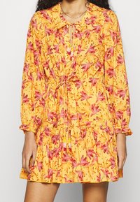 Farm Rio Vardagsklänning - yellow