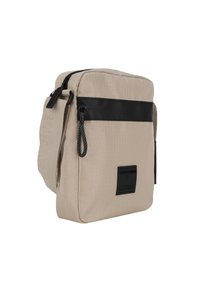 Borsa a tracolla beige realizzata in tessuto testurizzato, con chiusura a zip nera, tracolla regolabile e patch del logo nero sul davanti.
