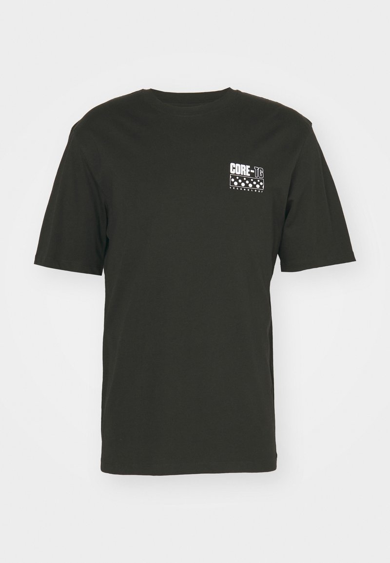 Camiseta de algodón negra con cuello redondo. Presenta un estampado gráfico blanco en el lado izquierdo del pecho, incluyendo el texto "CORE-TG TECHNOLOGY" y lunares.