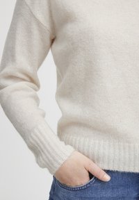 ICHI Stickad tröja - white