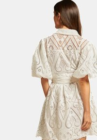 Alma en Pena Vestido camisero - blanco