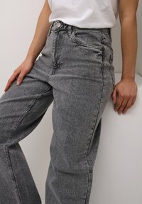 Kaffe RYANA  - Platėjantys džinsai - light grey denim