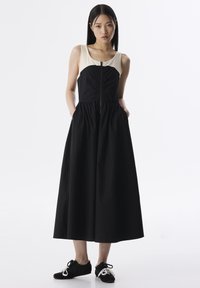 Twist COLORBLOCK MIDI - Vestito casual - black