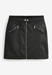 Mini-jupe en cuir noir avec une fermeture éclair à l'avant, deux poches zippées inclinées et des boutons-pression en métal à la taille. Texture lisse et coupe ajustée.