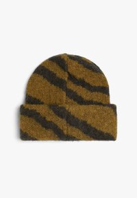 Gorro de lana marrón con rayas oscuras. Tejido suave y texturizado; dobladillo enrollado en la parte inferior; forma de corona redondeada para un ajuste ceñido.