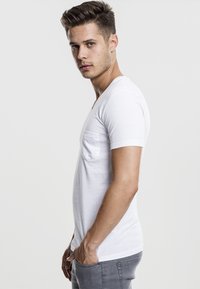 Urban Classics V-NECK POCKET TEE - Základné tričko - white