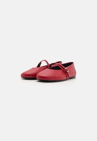 Steve Madden REJOICE - Bailarinas con hebilla - red