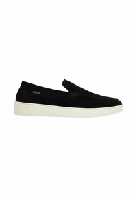 Schwarze Wildleder Slipper mit spitzem Zehendesign und weißer Gummisohle. Mit einem dezenten Logodetail an der Seite.