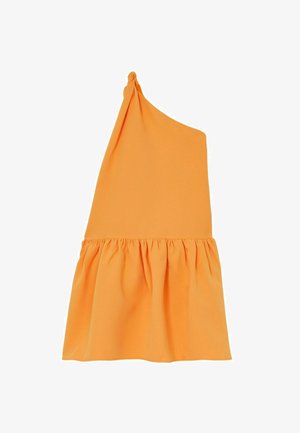 Vestito arancione monospalla con spallina annodata e orlo arricciato su sfondo bianco semplice.