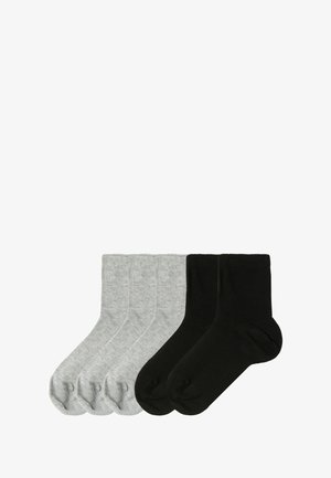 Zestaw czterech skarpetek: dwie szare i dwie czarne. Żebrowane mankiety, miękka mieszanka bawełny, długość kostki, bezszwowy design palców.