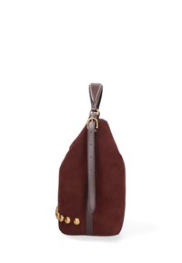 Borsa in suede marrone con tracolla in pelle, caratterizzata da dettagli in metallo dorato e da una forma arrotondata distintiva. Nessun motivo o decorazione visibile.
