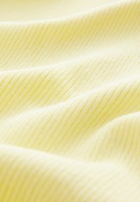 Unselected, lemon yellow