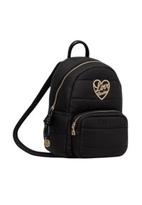 Mochila negra acolchada con herrajes dorados, que presenta un logo en forma de corazón con la palabra "Love", un compartimento principal con cremallera y un bolsillo frontal.