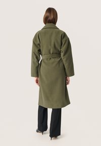 Soaked in Luxury RUBIE BELTED  - Cappotto classico - grape leaf
