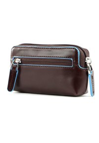 Portafoglio in pelle marrone con accenti blu e chiusura a zip, dotato di un comparto con zip nella parte anteriore e una texture liscia.