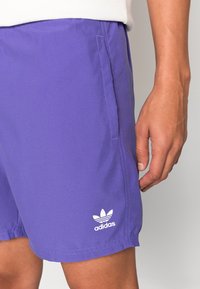 adidas Originals Träningsbyxor - purple