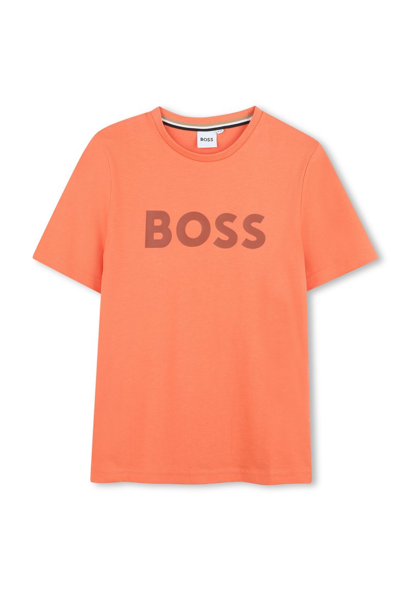 Oranje T-shirt met een ronde hals en korte mouwen. Bevat het woord "BOSS" gedrukt in een donkerdere schaduw aan de voorkant. Soepele stofstructuur.